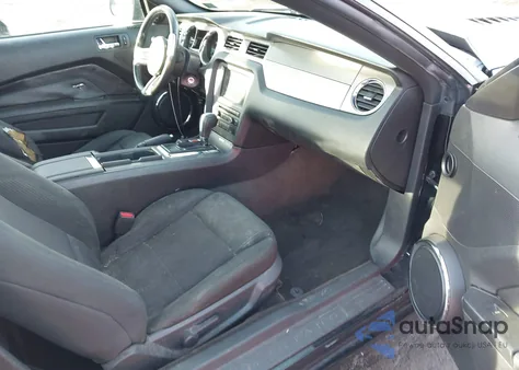 2014 Ford Mustang Gt Premium z USA, uszkodzony, nr VIN 1ZVBP8CF1E5247683